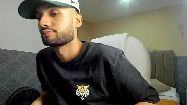Snapshot of Ryan_Jackson_ chatting on September 23, 12:10 am Ryan Jackson  online show from September 23, 12:10 am