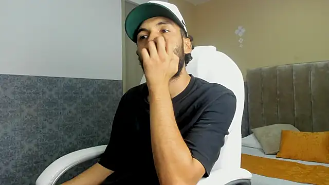 Snapshot of Ryan_Jackson_ chatting on September 17, 10:33 pm Ryan Jackson  online show from September 17, 10:33 pm