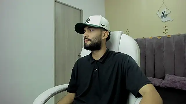 Snapshot of Ryan_Jackson_ chatting on October 27, 10:45 pm Ryan Jackson  online show from October 27, 10:45 pm