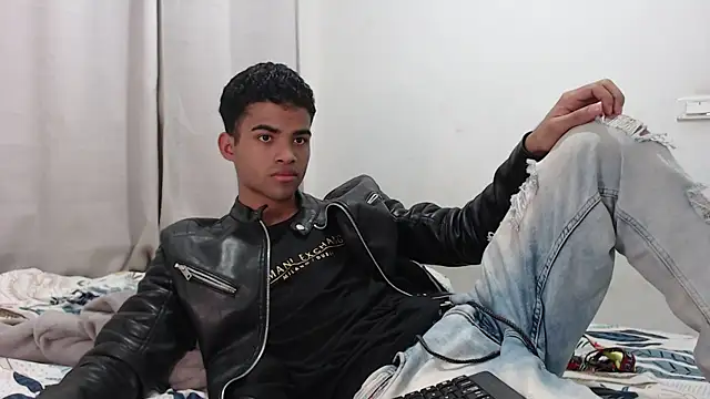 camillo beischel  online show from December 15, 8:28 pm