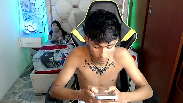 Snapshot of yiisu_ chatting on October 10, 6:24 pm yiisu  online show from October 10, 6:24 pm