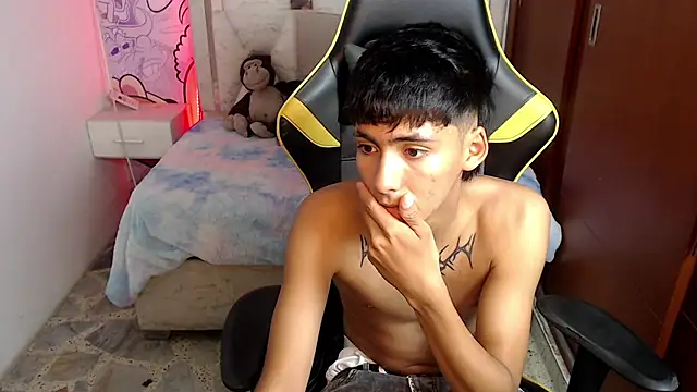 Snapshot of yiisu_ chatting on October 25, 12:18 pm yiisu  online show from October 25, 12:18 pm