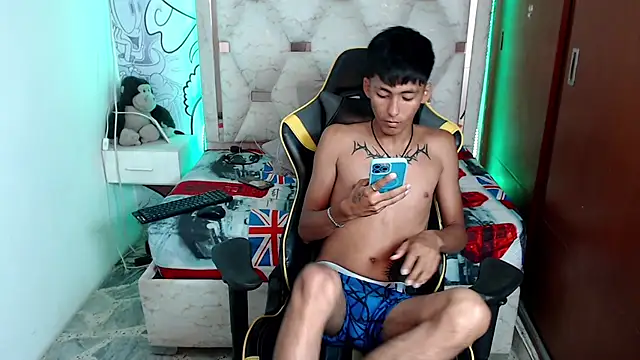 Snapshot of yiisu_ chatting on October 4, 6:35 pm yiisu  online show from October 4, 6:35 pm