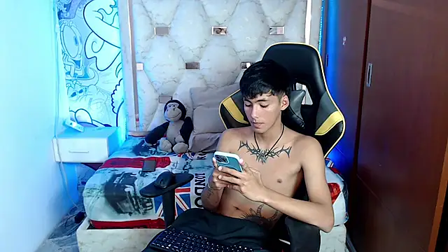 Snapshot of yiisu_ chatting on October 13, 6:14 pm yiisu  online show from October 13, 6:14 pm