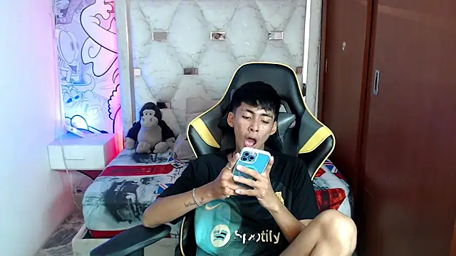 Snapshot of yiisu_ chatting on October 9, 6:13 pm yiisu  online show from October 9, 6:13 pm