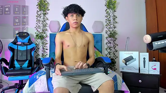 Snapshot of _taylor_black chatting on September 30, 12:06 am  taylor black online show from September 30, 12:06 am