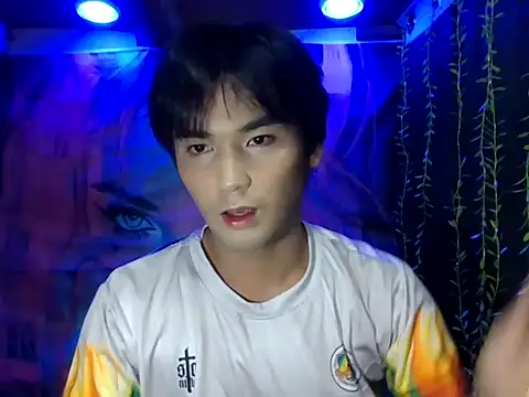 urhalfguyxx online show from December 16, 3:08 pm