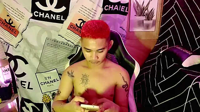 Snapshot of asianhardcock25 chatting on September 29, 10:24 am asianhardcock25 online show from September 29, 10:24 am