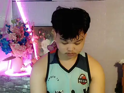 Reynelcock online show from May 27, 1:24 am
