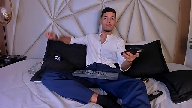 Thiagoferreti online show from February 19, 4:09 am