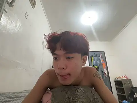 Snapshot of ur_little_secret chatting on October 8, 4:22 pm ur little secret online show from October 8, 4:22 pm