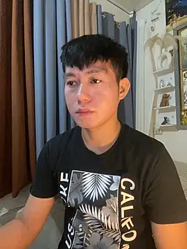 xshyboyx online show from February 4, 1:17 pm