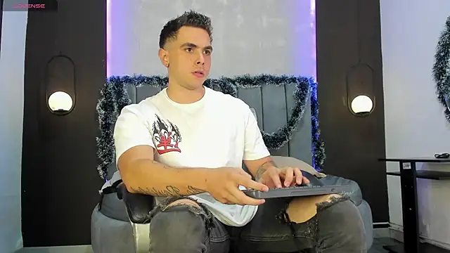 Liam walk  online show from November 22, 10:42 pm