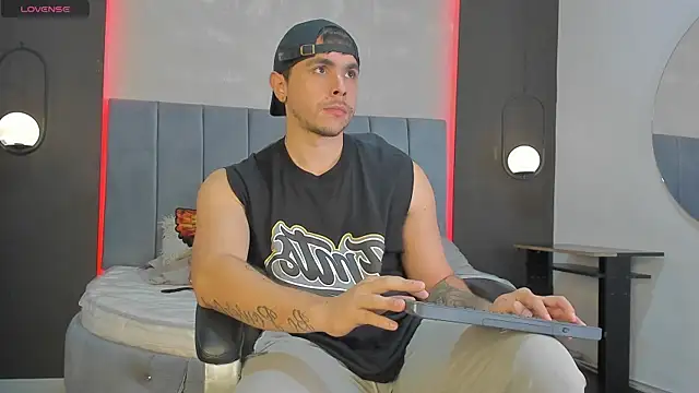 Liam walk  online show from March 4, 9:33 pm