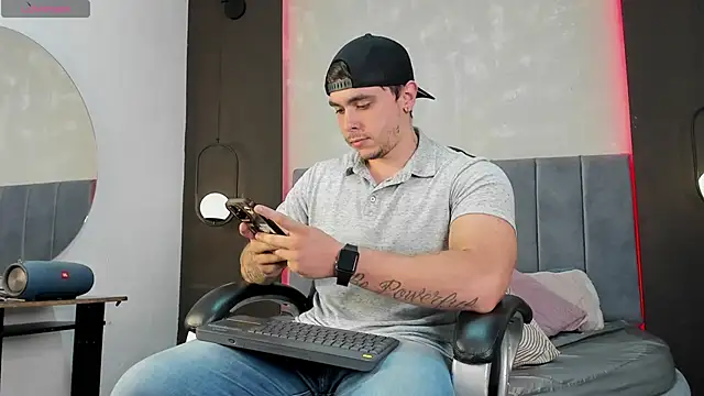 Liam walk  online show from September 26, 8:06 pm