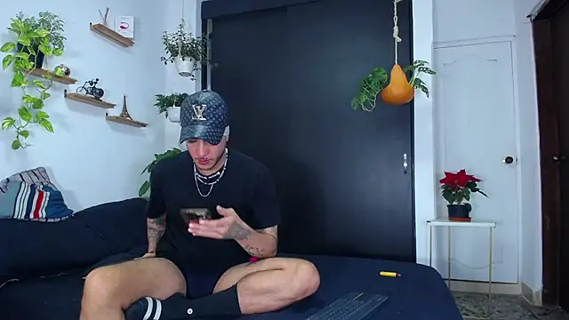 Borsalino Adam online show from November 25, 7:38 pm