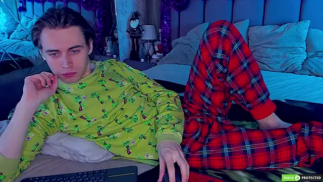 WilliamDyson online show from December 21, 3:14 am