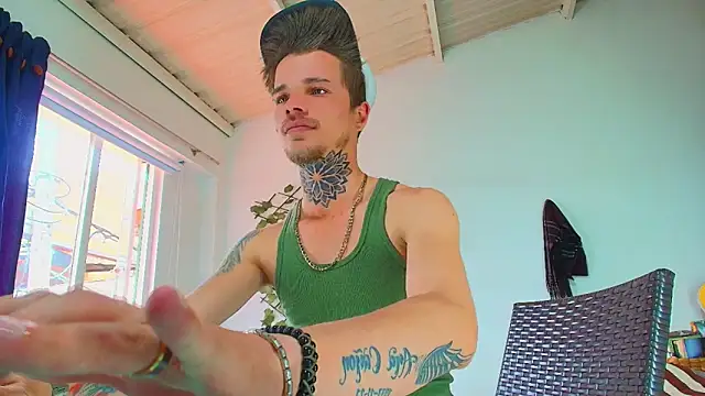 Snapshot of Gold_Loyal77 chatting on September 16, 4:19 pm Gold Loyal77 online show from September 16, 4:19 pm