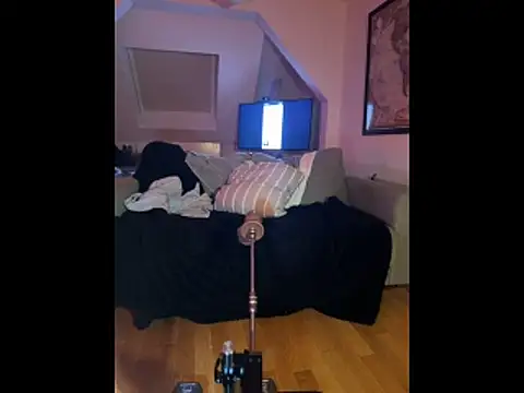 FestiveSpecter675 online show from April 13, 10:32 pm