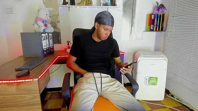 DEAMOL online show from February 5, 1:07 pm