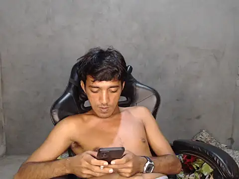 RowyCam online show from December 2, 3:26 pm