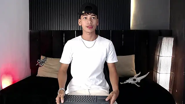 Snapshot of Dominic_ghost chatting on October 15, 11:45 pm Dominic ghost online show from October 15, 11:45 pm