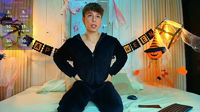 TaylerWhite online show from October 26, 1:02 pm