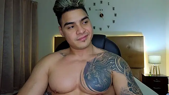 Snapshot of Steven_Velez chatting on October 21, 2:14 am Steven Velez online show from October 21, 2:14 am