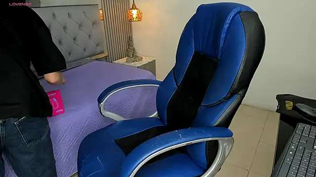 SamBlack  online show from April 14, 3:55 pm