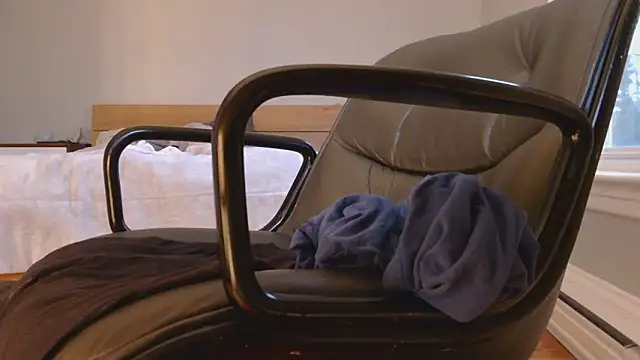 hungbottom603 online show from April 2, 10:39 pm