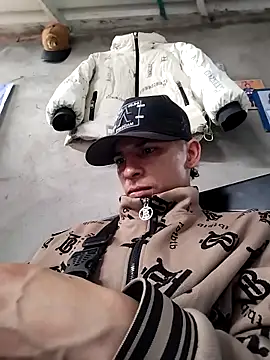 Tussi-amor online show from February 8, 6:45 pm