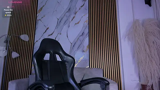 JulienSaint online show from April 3, 1:52 pm