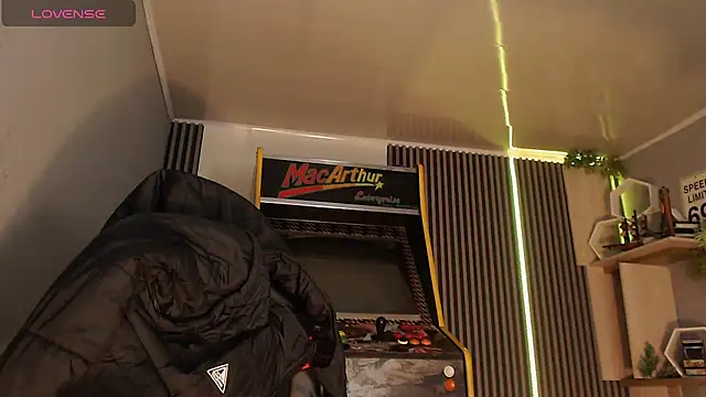 Bastian MCcormick online show from December 14, 12:01 pm