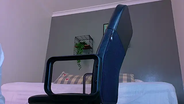 MrFox   online show from March 28, 7:25 pm