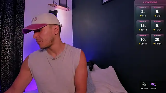 MarkSantozz online show from April 15, 7:58 pm