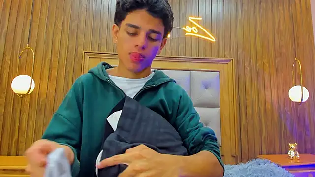 owen  johnson online show from April 6, 11:44 am