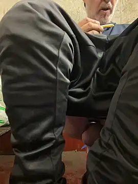 Snapshot of pervonpatrol chatting on October 31, 6:00 pm pervonpatrol online show from October 31, 6:00 pm