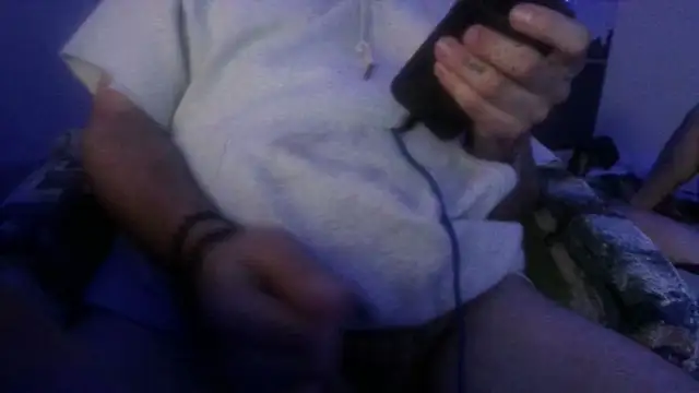 Snapshot of NoneFoundCloud chatting on October 30, 12:02 am NoneFoundCloud online show from October 30, 12:02 am