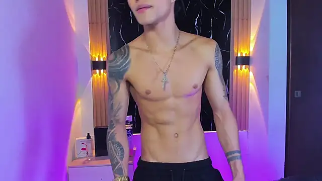 Wyatt Rose online show from November 5, 3:52 am