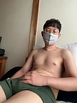 tom19899q online show from September 17, 7:31 am