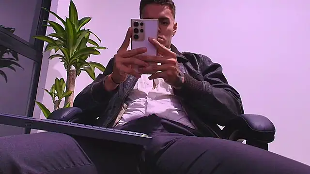 ALPHA DOMINUS  online show from March 17, 4:04 am