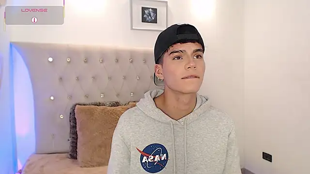 Dulcey  online show from November 19, 4:12 am