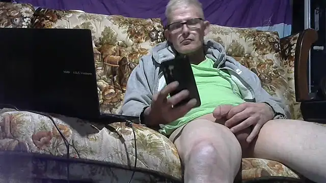 waytoofreaky4you online show from May 2, 4:04 am