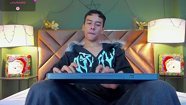 Aiden Royce online show from December 18, 3:24 am