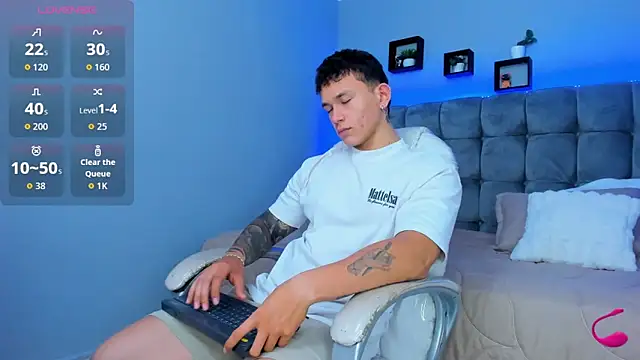 Thomas moon online show from December 15, 12:57 pm