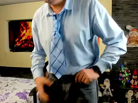 SpartacusDaddy48 online show from February 11, 10:48 pm