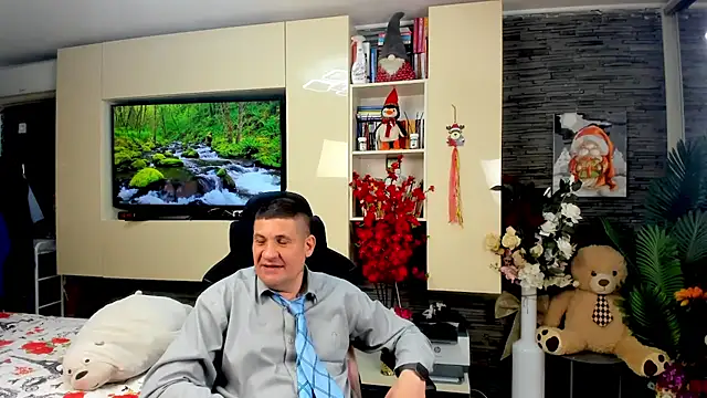 SpartacusDaddy48 online show from April 1, 1:41 pm