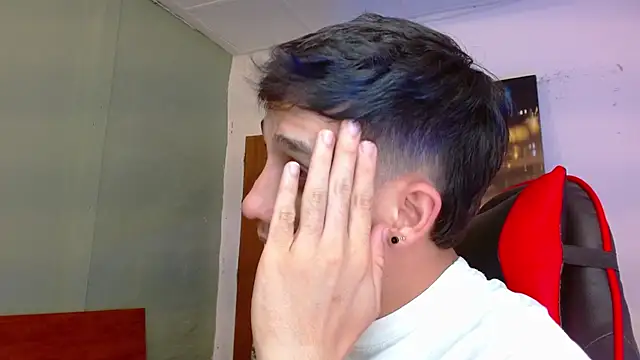 alexgiraldo   online show from June 3, 2:13 am