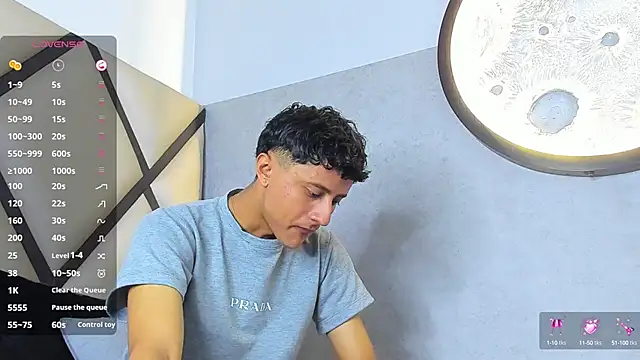 Snapshot of _Leohot_ chatting on September 23, 3:39 am Leohot online show from September 23, 3:39 am