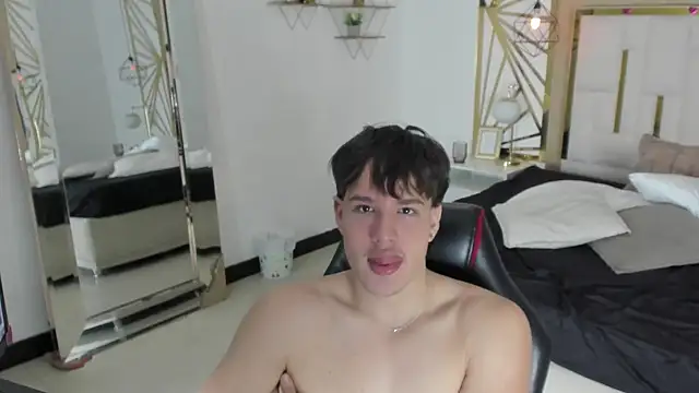 Snapshot of SEXYBOY_VC chatting on October 20, 1:15 pm SEXYBOY VC online show from October 20, 1:15 pm